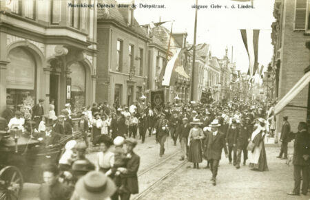 Apeldoorn 1900 “Hoofdstraat 100 jaar”